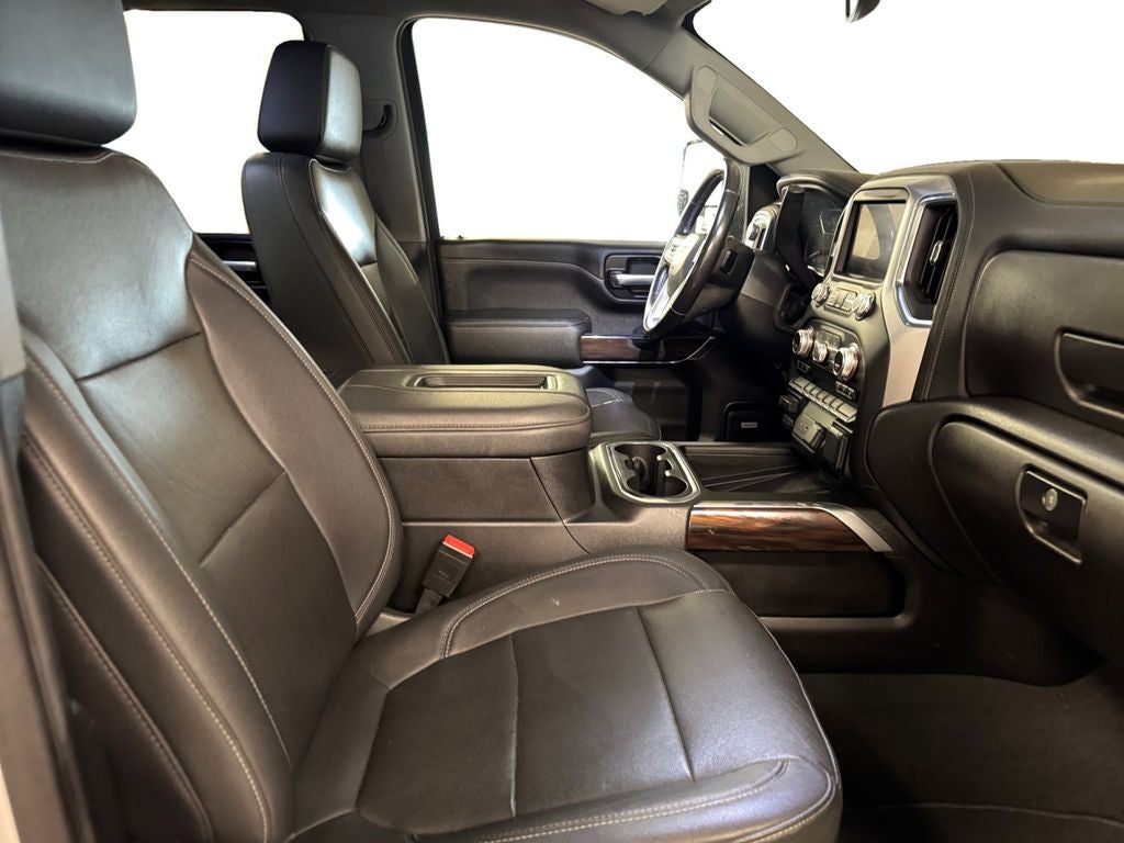 Used 2021 Quicksilver Metallic GMC 4WD Crew Cab Standard Bed SLT image 17