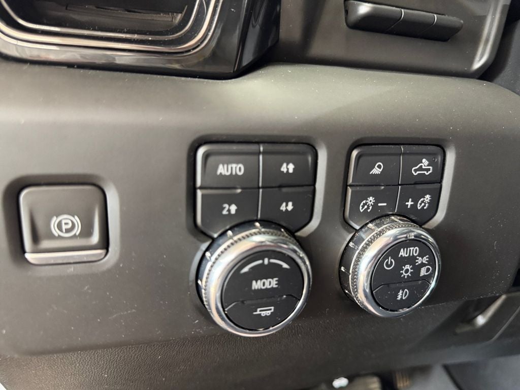 Used 2024 Summit White GMC 4WD Crew Cab Long Bed AT4 image 23