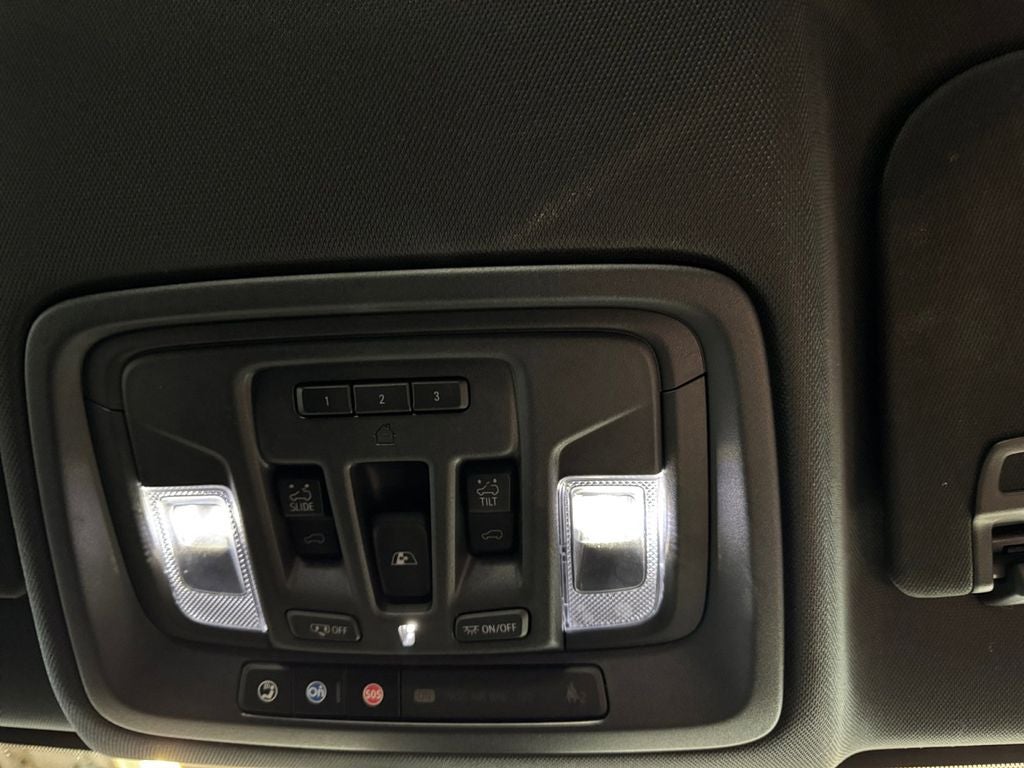 Used 2020 Summit White GMC 4WD Crew Cab Standard Bed AT4 image 21