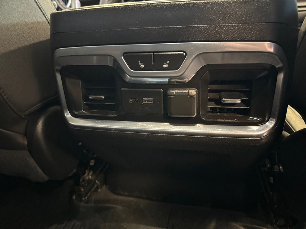 Used 2020 Summit White GMC 4WD Crew Cab Standard Bed AT4 image 22