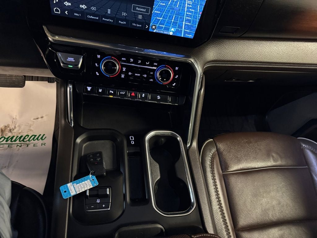 Used 2024 Sterling Metallic GMC 4WD Crew Cab Long Bed Denali image 15