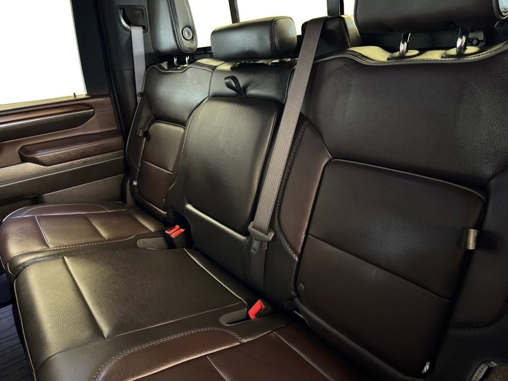 Used 2024 Sterling Metallic GMC 4WD Crew Cab Long Bed Denali image 16