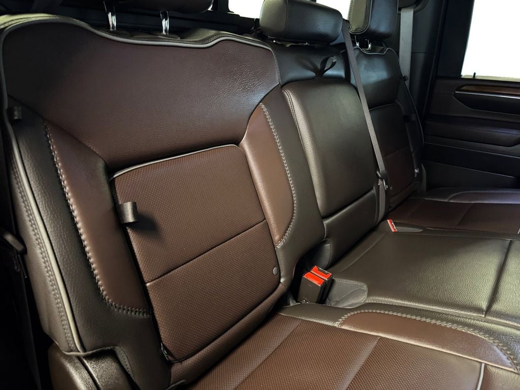 Used 2024 Sterling Metallic GMC 4WD Crew Cab Long Bed Denali image 18