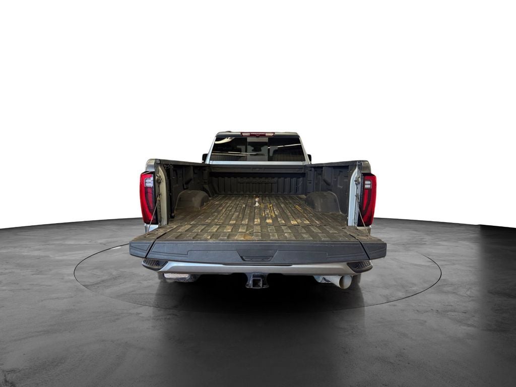 Used 2024 Sterling Metallic GMC 4WD Crew Cab Long Bed Denali image 19