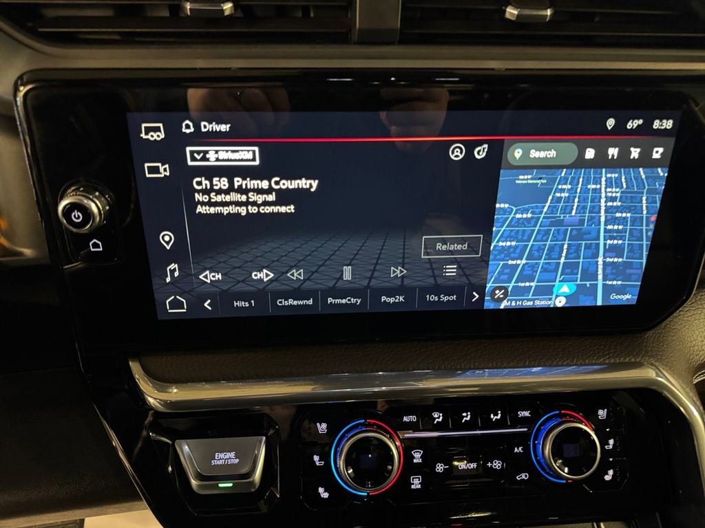 Used 2024 Sterling Metallic GMC 4WD Crew Cab Long Bed Denali image 20