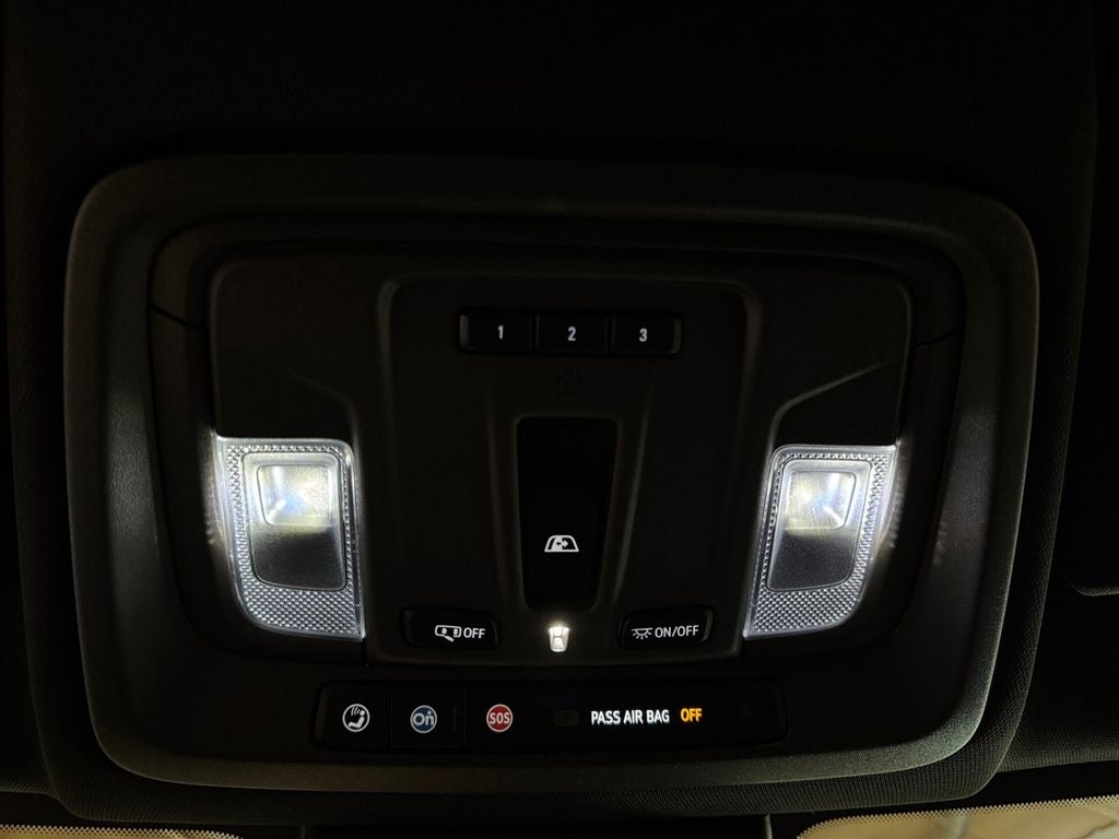 Used 2024 Sterling Metallic GMC 4WD Crew Cab Long Bed Denali image 21