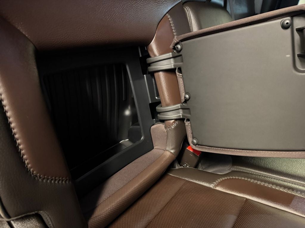 Used 2024 Sterling Metallic GMC 4WD Crew Cab Long Bed Denali image 23