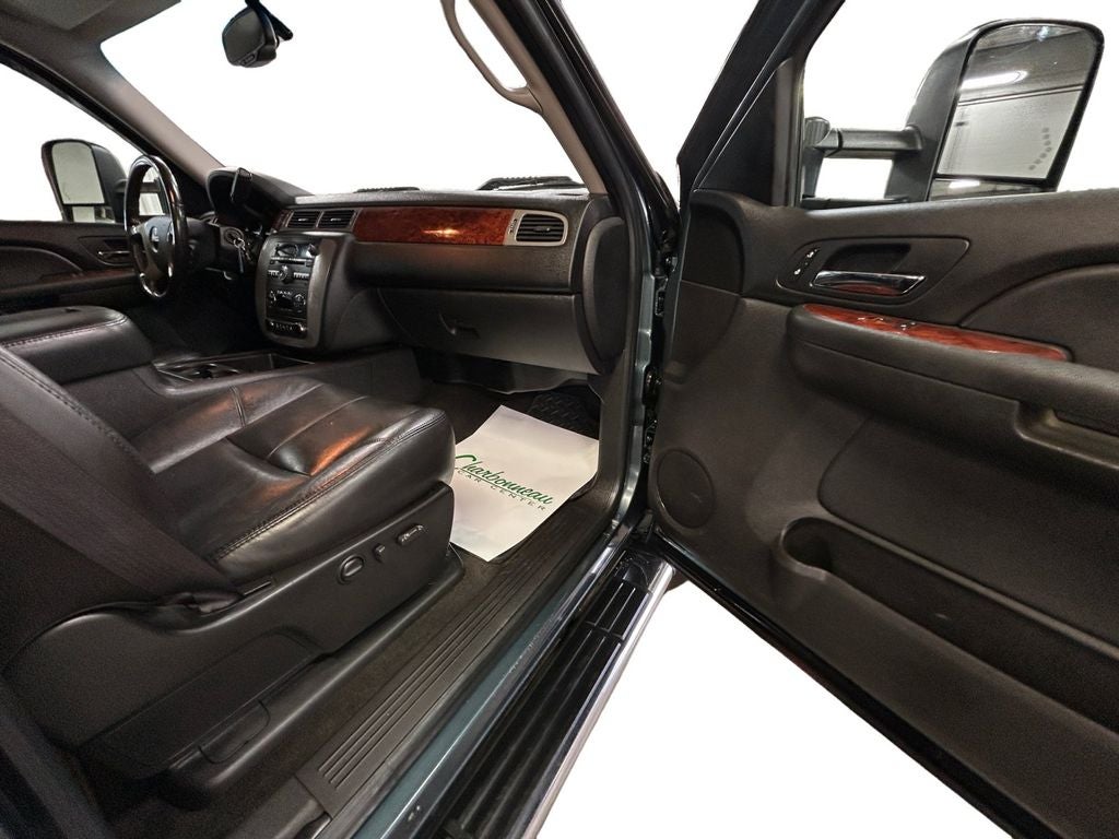Used 2009 Stealth Gray Metallic GMC SLT image 12