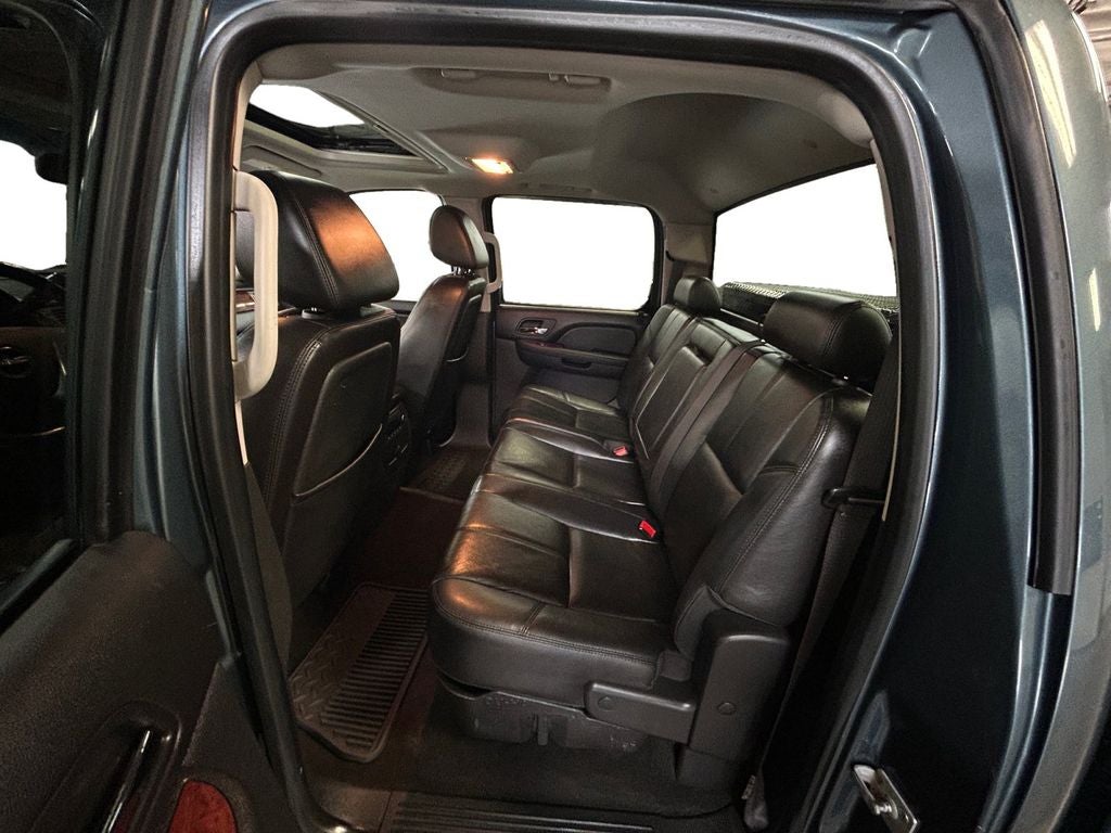 Used 2009 Stealth Gray Metallic GMC SLT image 16