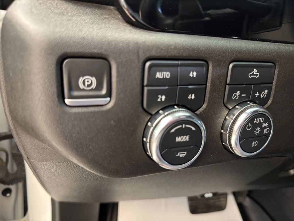 Used 2023 Summit White GMC 4WD Crew Cab Short Box Elevation with 3SB image 24