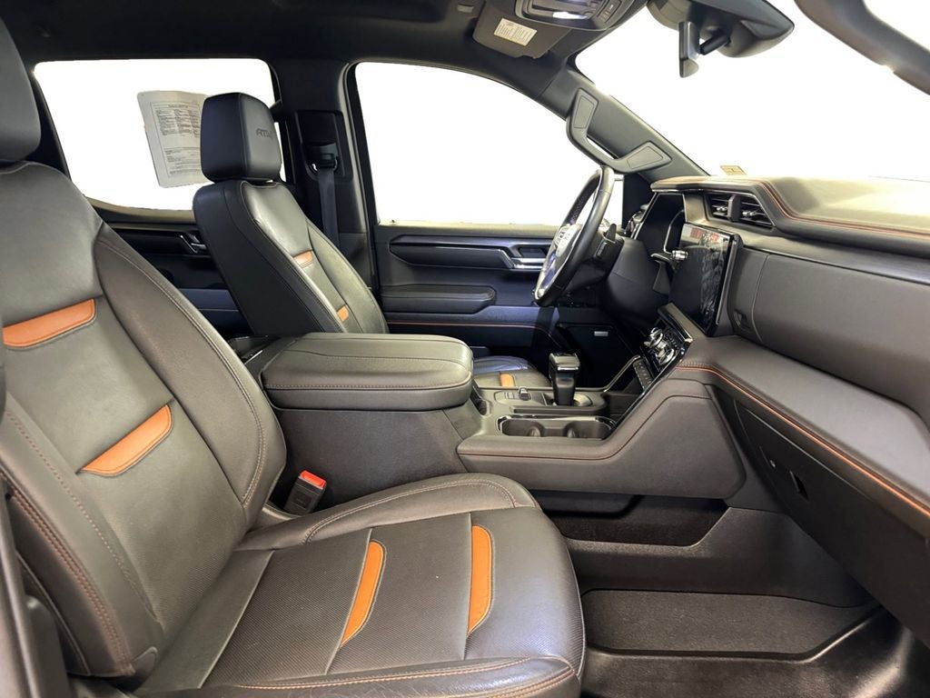 Used 2023 Sterling Metallic GMC 4WD Crew Cab Short Box AT4 image 17