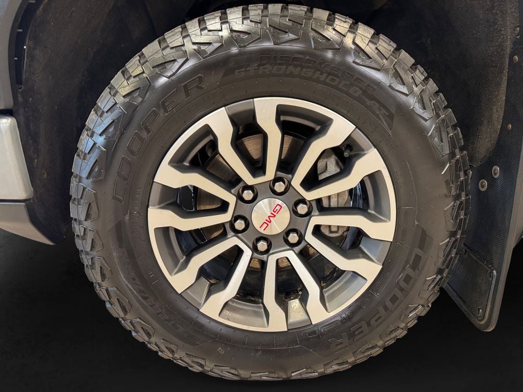 Used 2023 Sterling Metallic GMC 4WD Crew Cab Short Box AT4 image 9