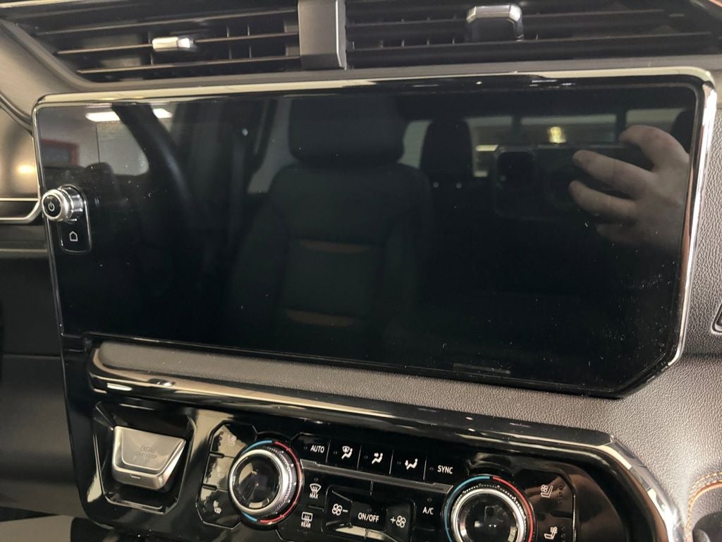 Used 2024 Onyx Black GMC 4WD Crew Cab Short Box AT4 image 20