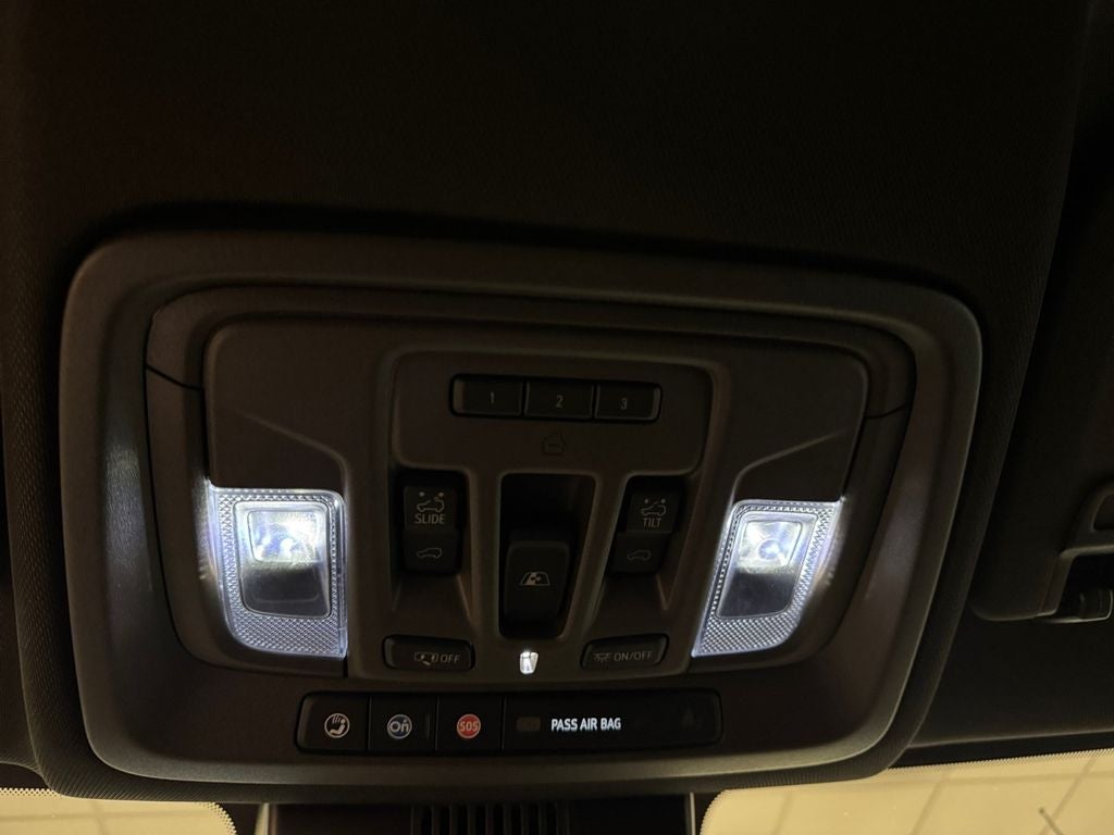 Used 2024 Downpour Metallic GMC 4WD Crew Cab Short Box Denali image 22
