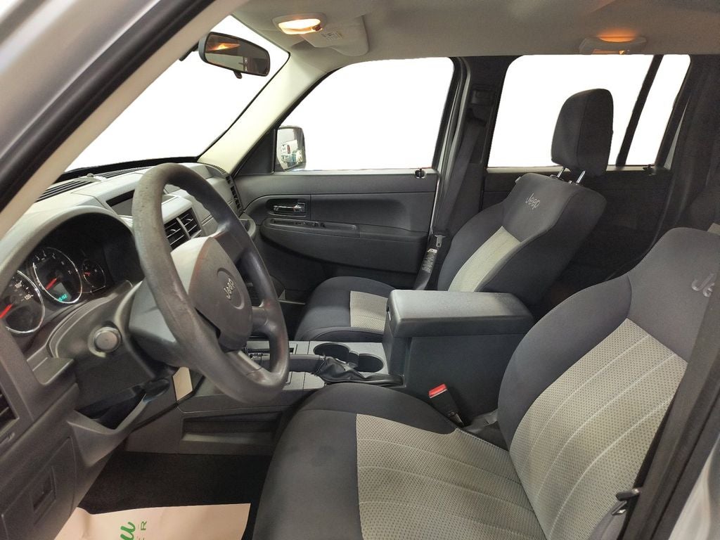 Used 2009 Bright Silver Metallic Clearcoat Jeep Sport image 10