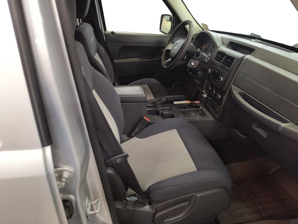 Used 2009 Bright Silver Metallic Clearcoat Jeep Sport image 17