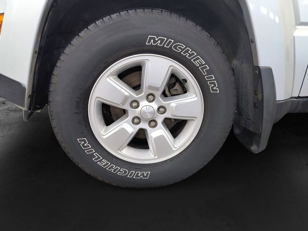 Used 2009 Bright Silver Metallic Clearcoat Jeep Sport image 9