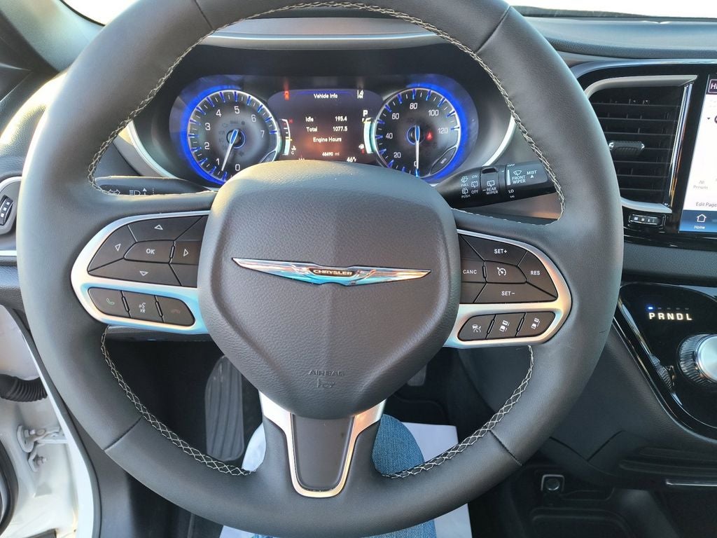 Used 2025 Bright White Clearcoat Chrysler Select image 12