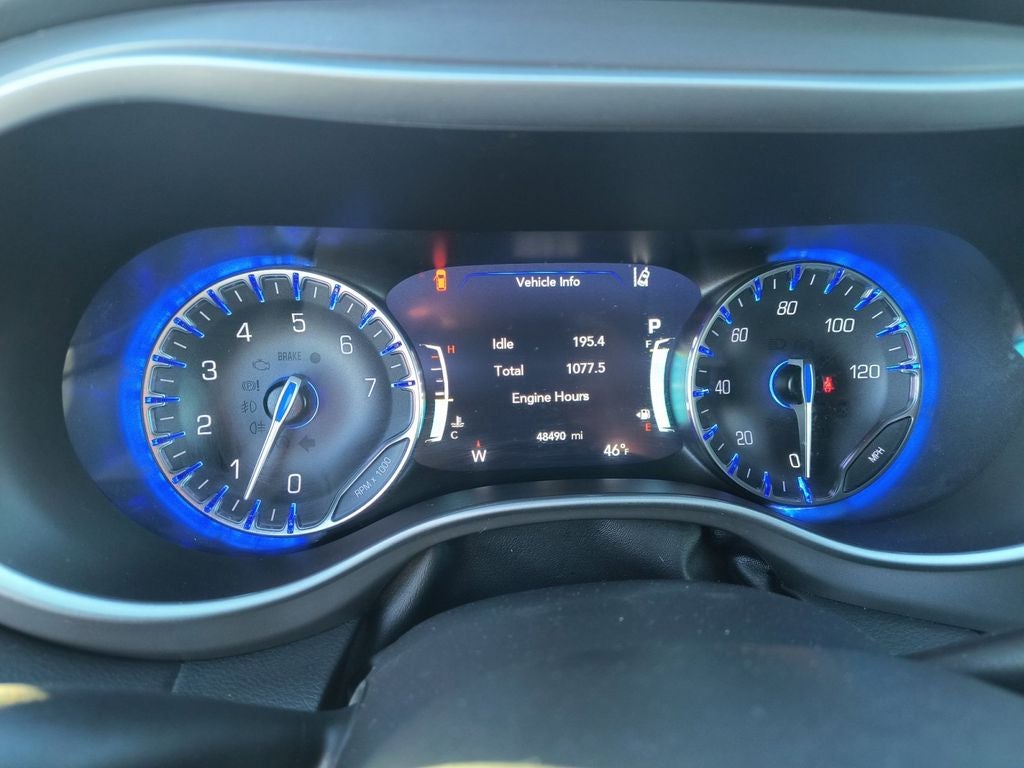 Used 2025 Bright White Clearcoat Chrysler Select image 14