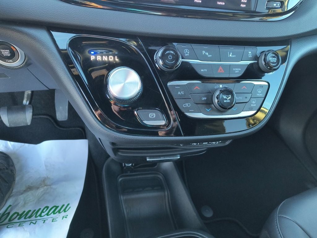 Used 2025 Bright White Clearcoat Chrysler Select image 15