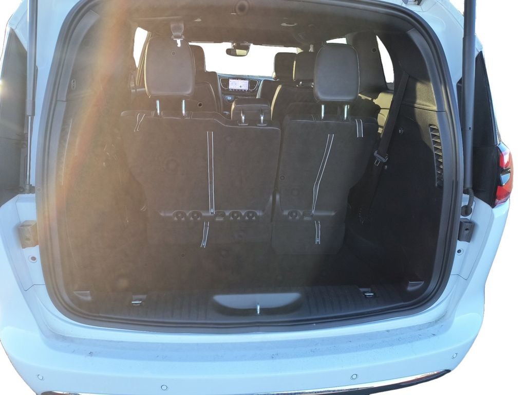 Used 2025 Bright White Clearcoat Chrysler Select image 19