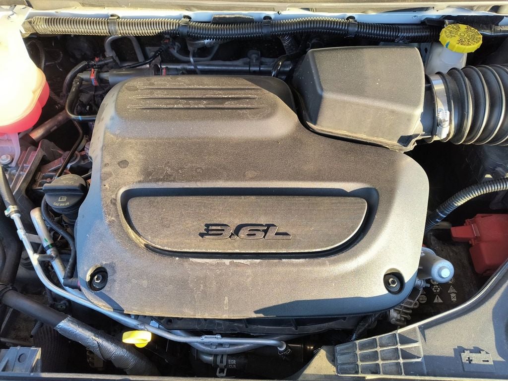 Used 2025 Bright White Clearcoat Chrysler Select image 20