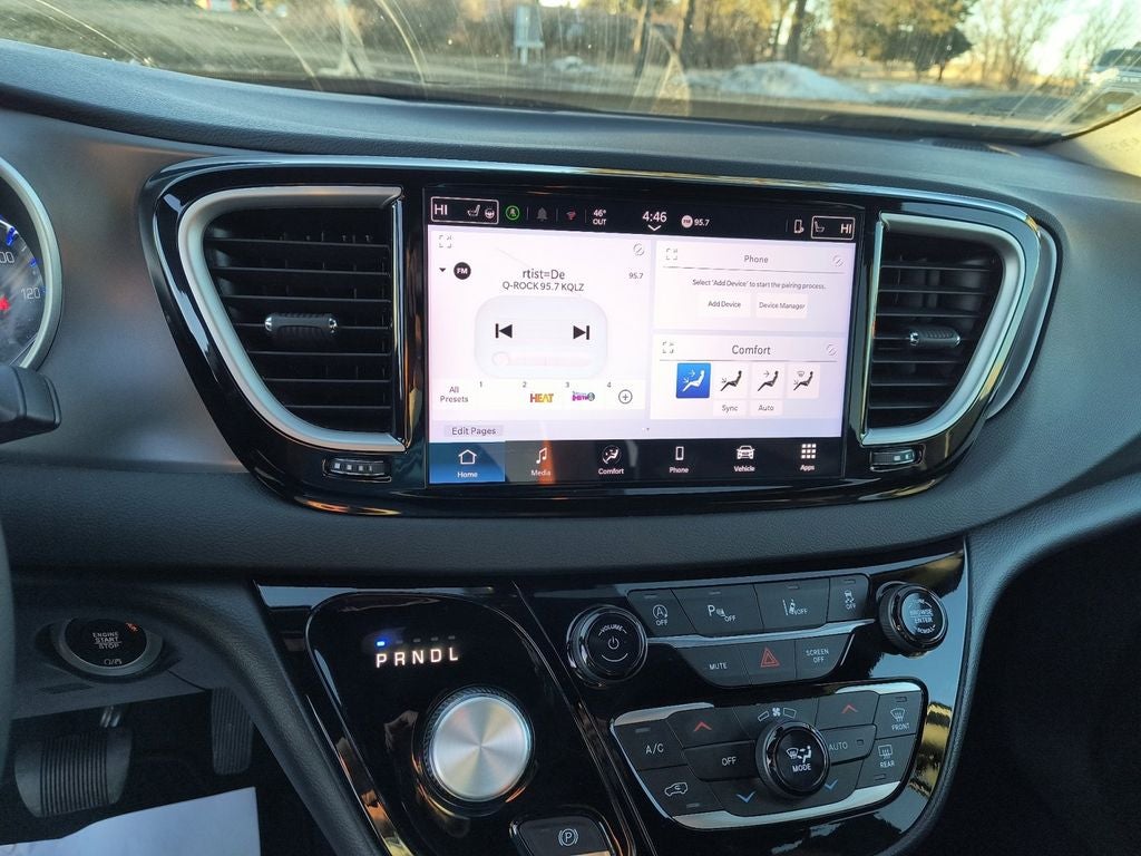 Used 2025 Bright White Clearcoat Chrysler Select image 21