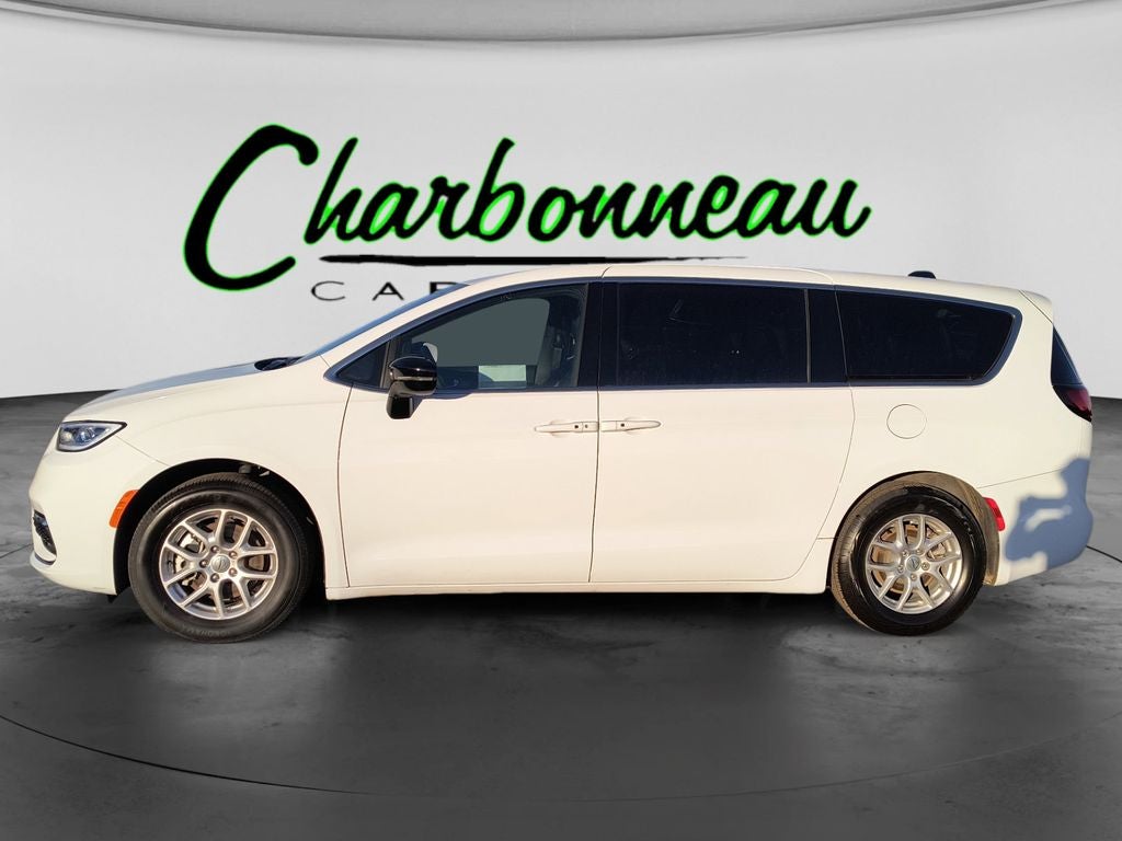 Used 2025 Bright White Clearcoat Chrysler Select image 2