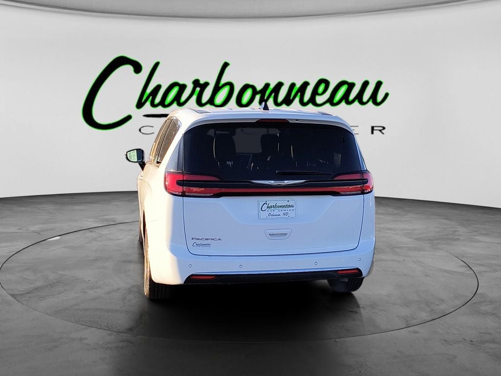 Used 2025 Bright White Clearcoat Chrysler Select image 4