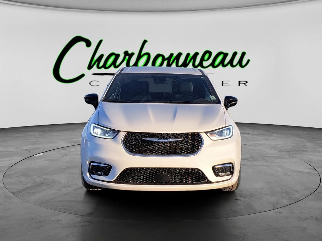 Used 2025 Bright White Clearcoat Chrysler Select image 8