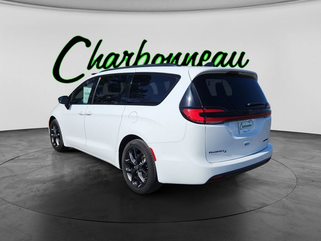 Used 2025 Bright White Clearcoat Chrysler Limited image 3