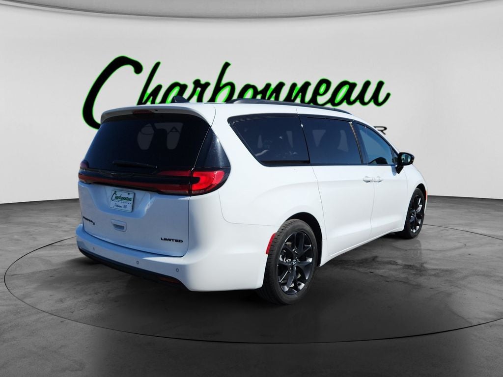 Used 2025 Bright White Clearcoat Chrysler Limited image 5