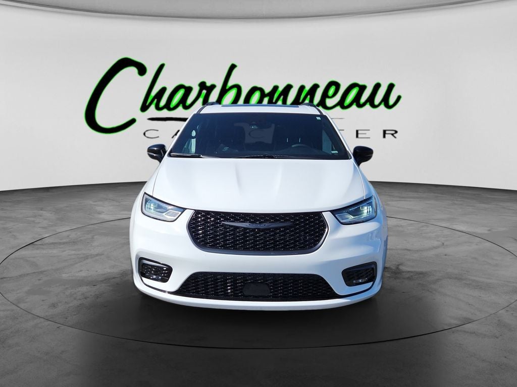 Used 2025 Bright White Clearcoat Chrysler Limited image 8