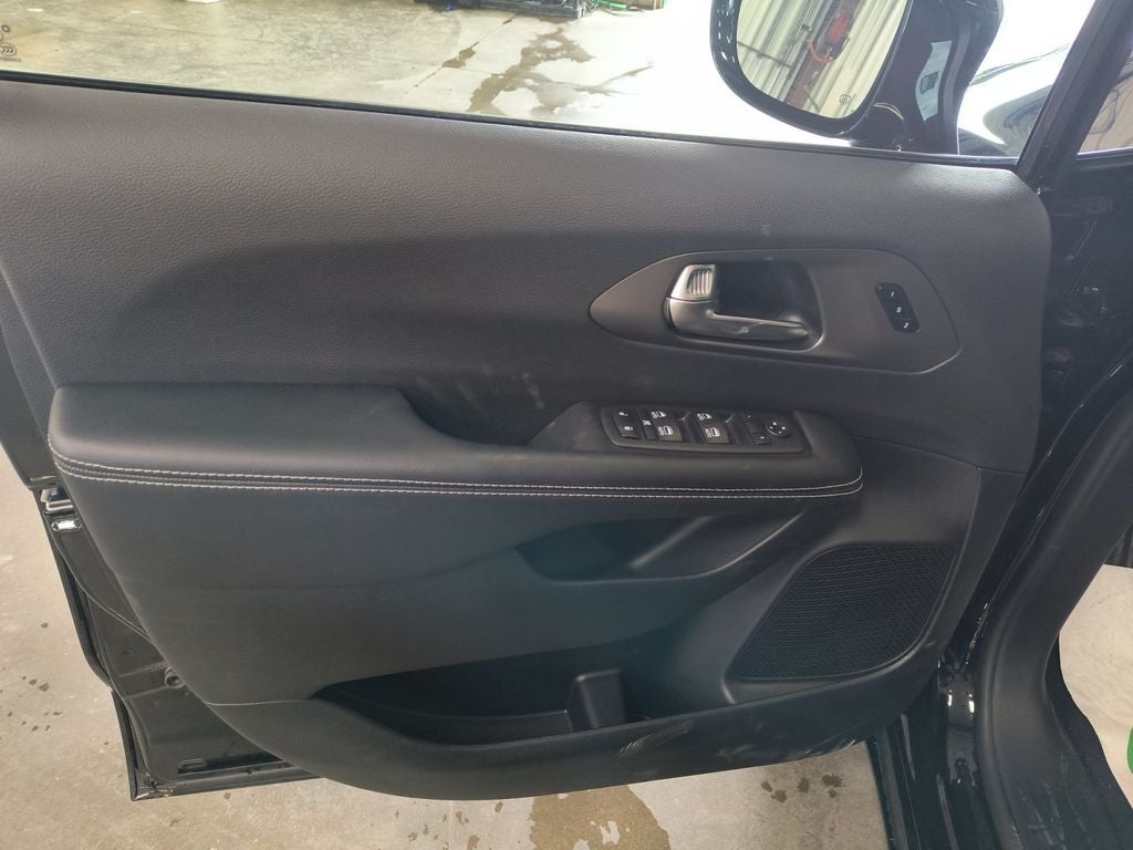 New 2027 Diamond Black Crystal Pearl-Coat Exterior Paint Chrysler PACIFICA SELECT AWD image 11
