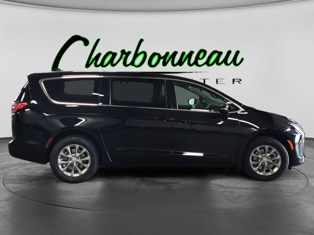 New 2027 Diamond Black Crystal Pearl-Coat Exterior Paint Chrysler PACIFICA SELECT AWD image 6