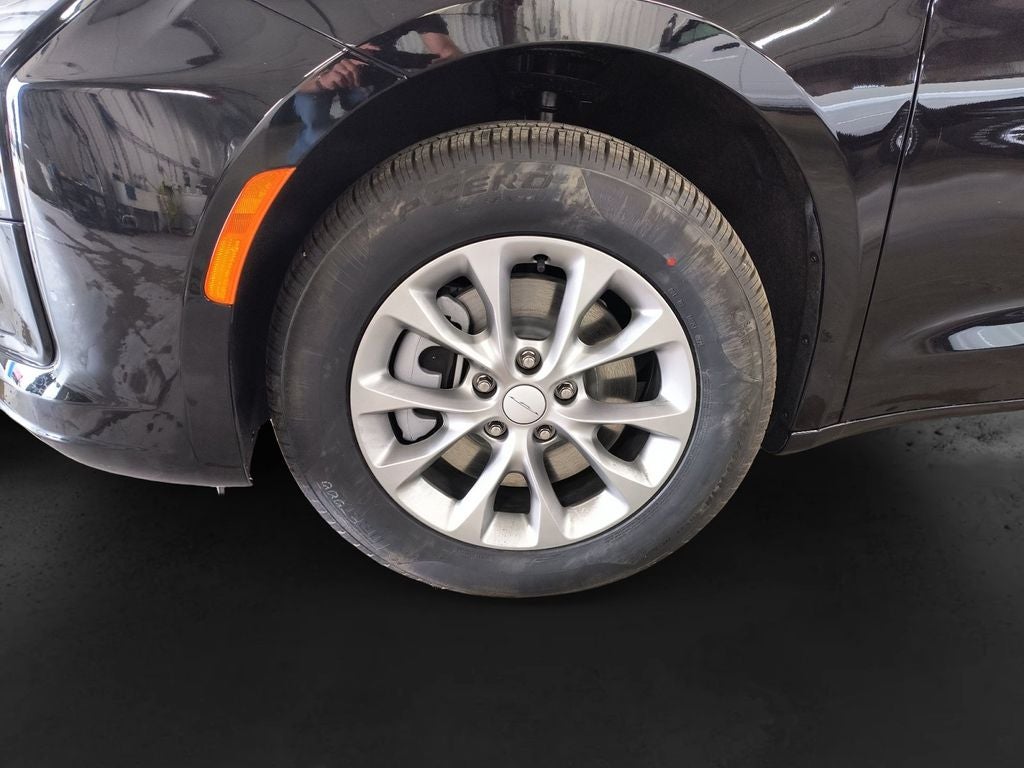 New 2027 Diamond Black Crystal Pearl-Coat Exterior Paint Chrysler PACIFICA SELECT AWD image 9