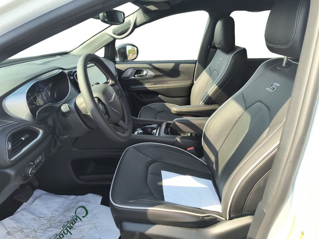 New 2026 Bright White Clear-Coat Exterior Paint Chrysler PACIFICA LIMITED AWD image 10