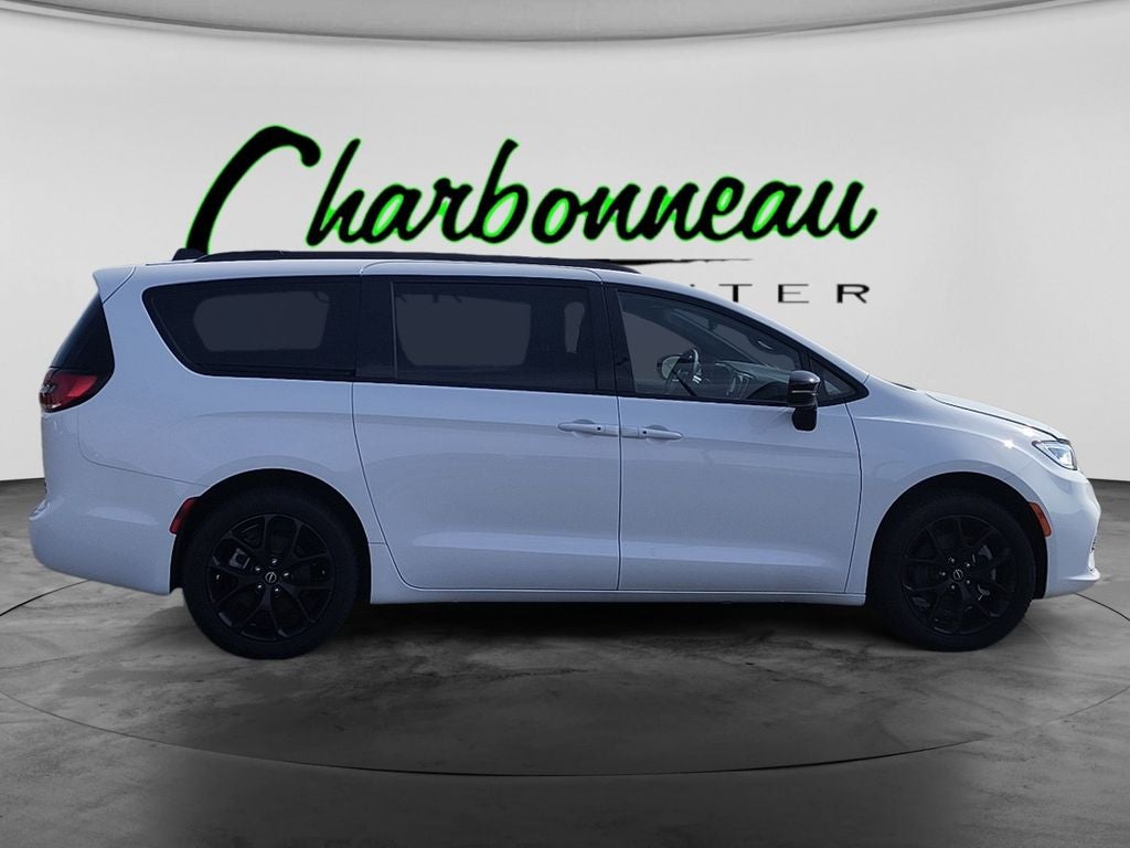 New 2026 Bright White Clear-Coat Exterior Paint Chrysler PACIFICA LIMITED AWD image 6