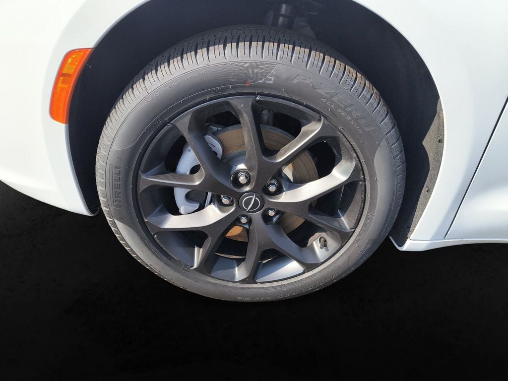New 2026 Bright White Clear-Coat Exterior Paint Chrysler PACIFICA LIMITED AWD image 9