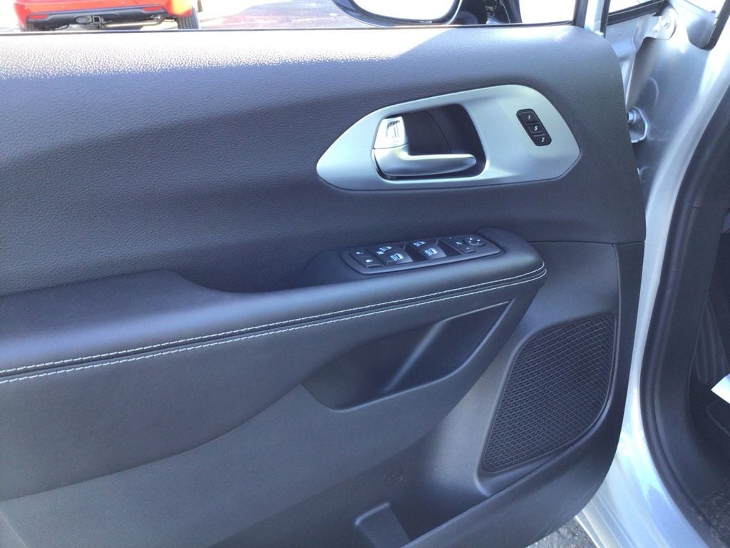 New 2026 Silver Mist Clear-Coat Exterior Paint Chrysler PACIFICA LIMITED AWD image 11