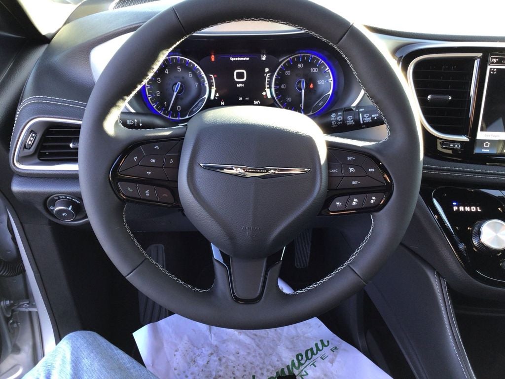 New 2026 Silver Mist Clear-Coat Exterior Paint Chrysler PACIFICA LIMITED AWD image 13