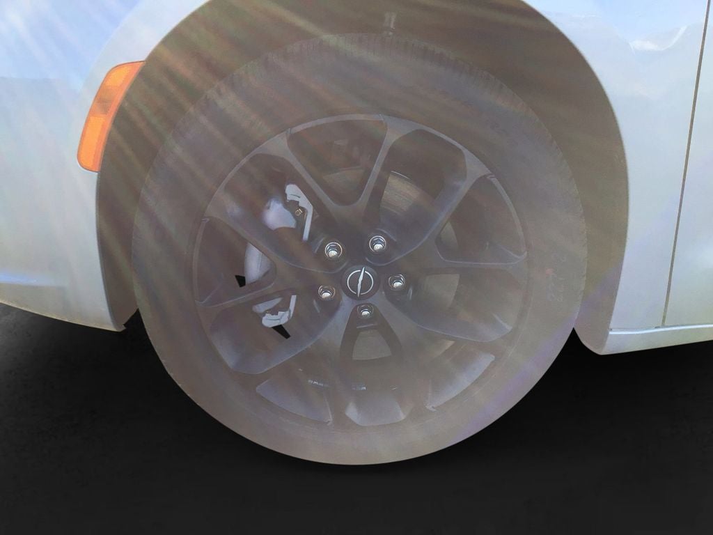 New 2026 Silver Mist Clear-Coat Exterior Paint Chrysler PACIFICA LIMITED AWD image 9