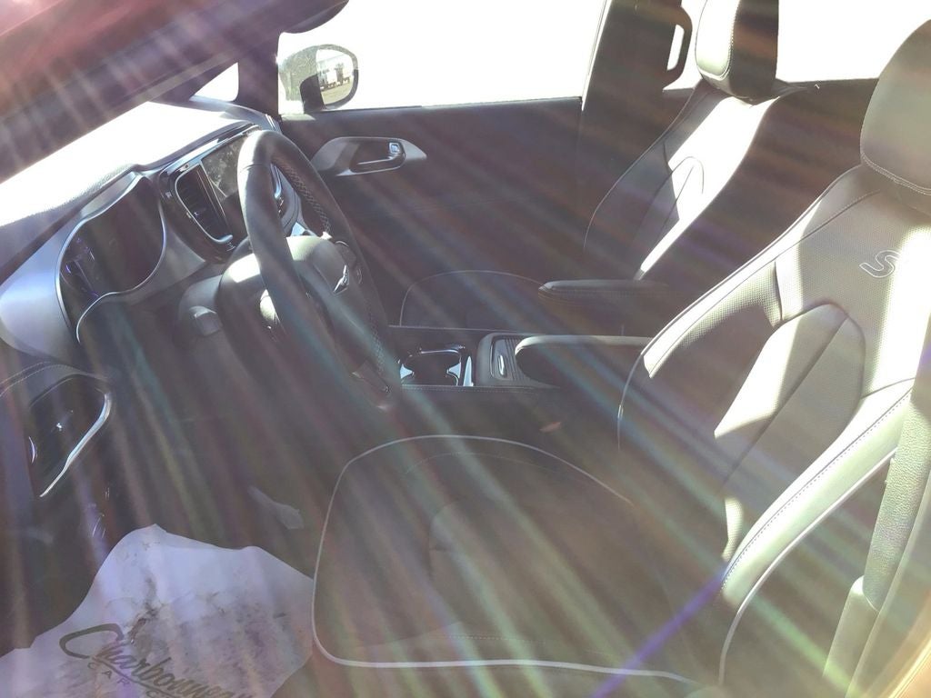 New 2026 Red Hot Pearl-Coat Exterior Paint Chrysler PACIFICA LIMITED AWD image 10