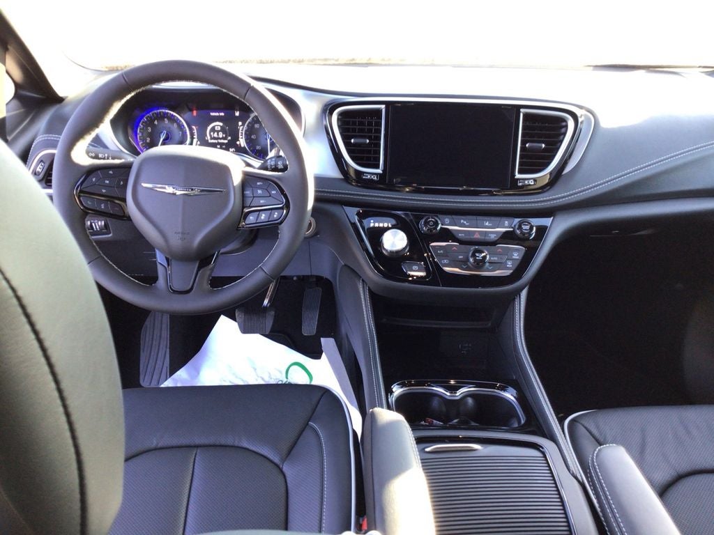 New 2026 Red Hot Pearl-Coat Exterior Paint Chrysler PACIFICA LIMITED AWD image 12