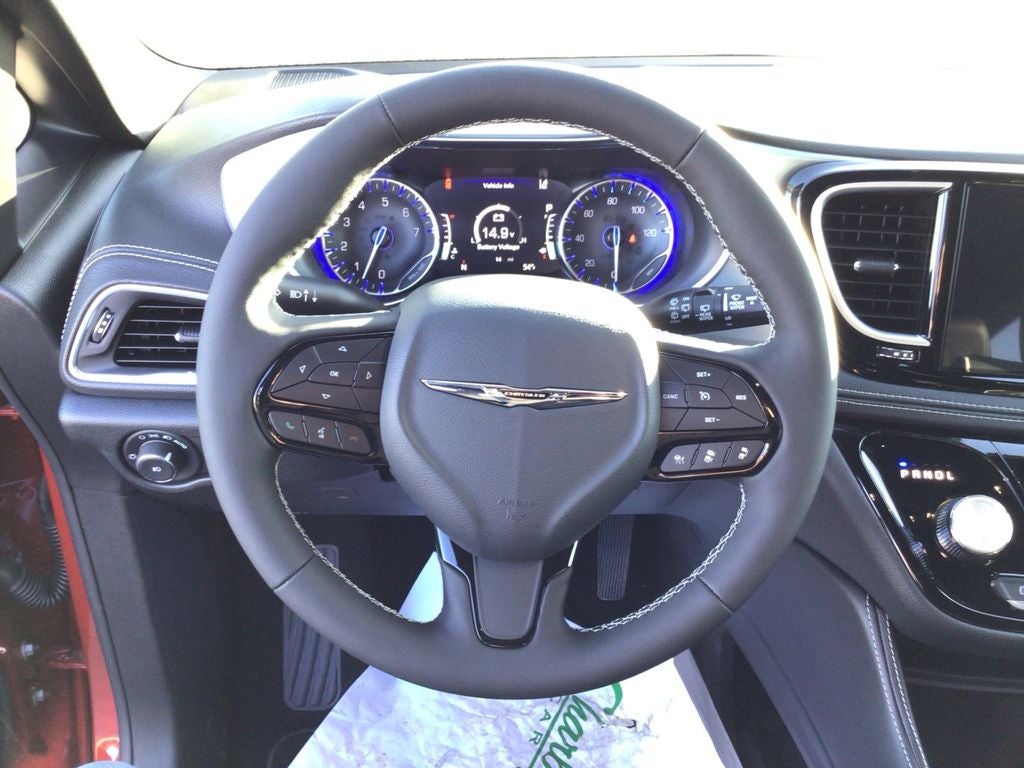 New 2026 Red Hot Pearl-Coat Exterior Paint Chrysler PACIFICA LIMITED AWD image 13