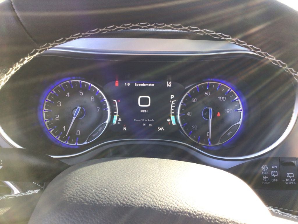 New 2026 Red Hot Pearl-Coat Exterior Paint Chrysler PACIFICA LIMITED AWD image 14