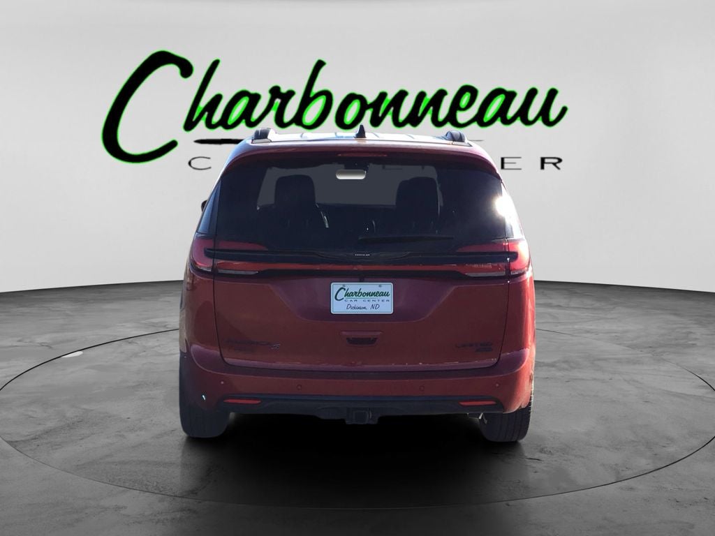 New 2026 Red Hot Pearl-Coat Exterior Paint Chrysler PACIFICA LIMITED AWD image 4