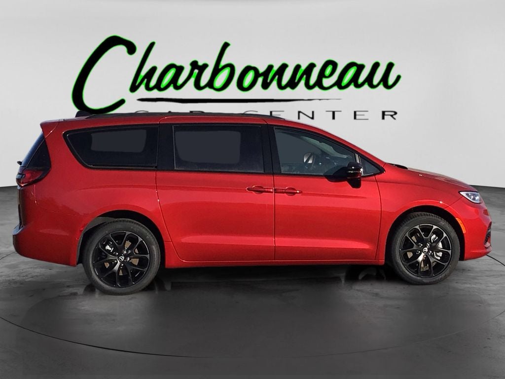 New 2026 Red Hot Pearl-Coat Exterior Paint Chrysler PACIFICA LIMITED AWD image 6