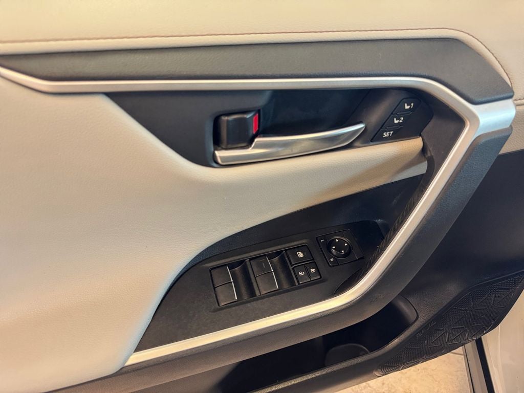 Used 2021 Blizzard Pearl Toyota Limited image 11