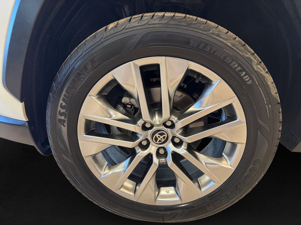 Used 2021 Blizzard Pearl Toyota Limited image 9